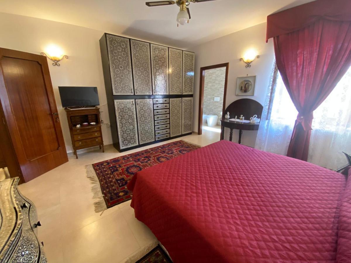 Larazzo Bed & Breakfast *